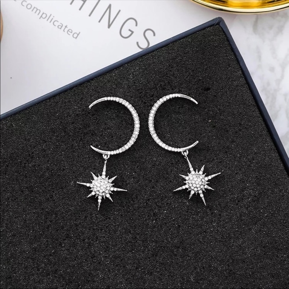 NEW Stunning Silver Moon and Star Earrings